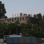 فندق Rebetika & Bistro