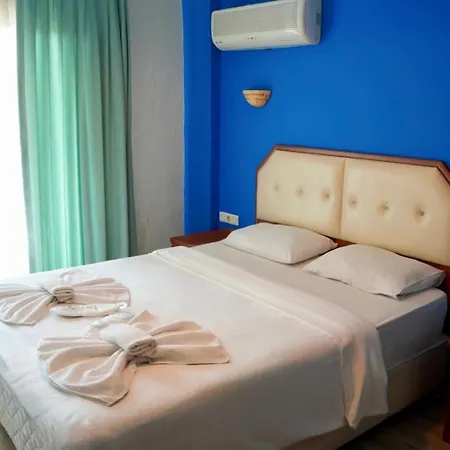 Rebetika & Bistro Hotel 3*