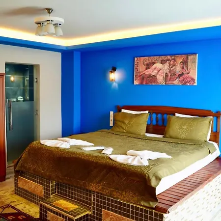 Rebetika & Bistro Hotel 3*