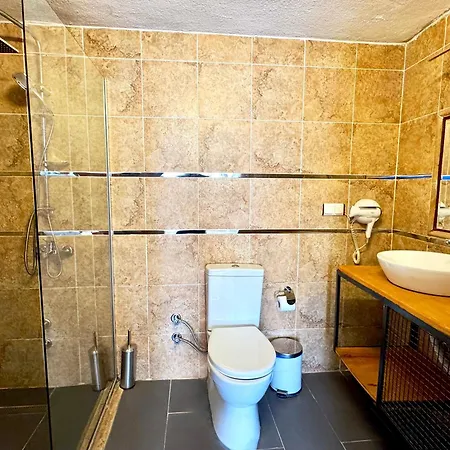 Hotell Rebetika & Bistro 3*