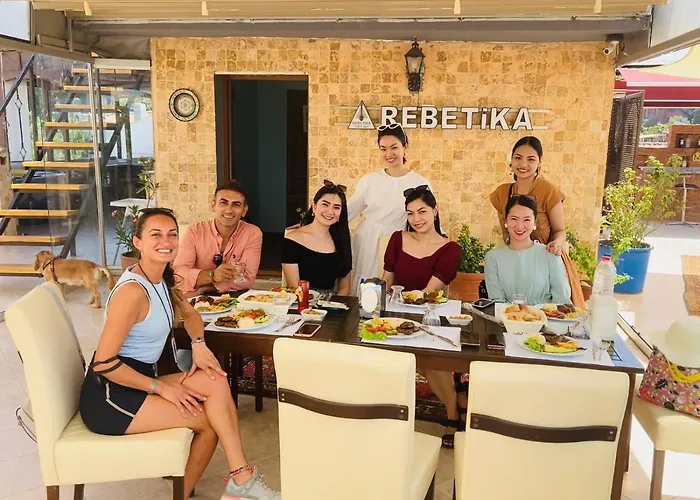 Rebetika & Bistro Hotel 3*