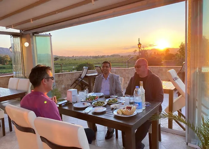 Hotel Rebetika & Bistro