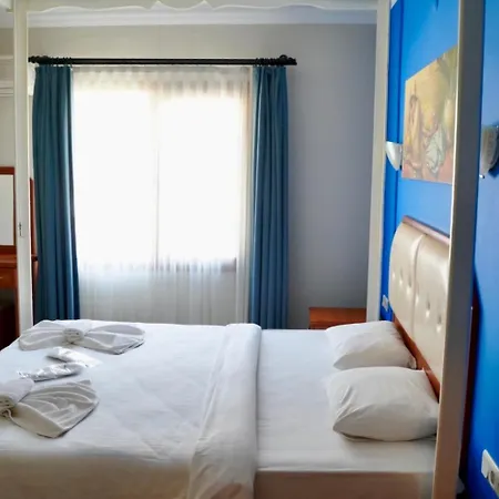 Hotel Rebetika & Bistro