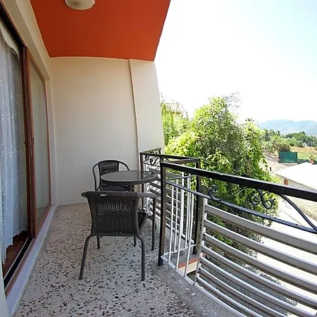Hotell Rebetika & Bistro 3*