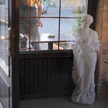 Rebetika & Bistro Hotell