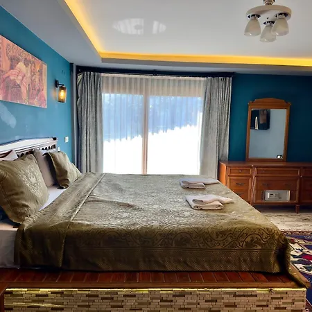 Rebetika & Bistro Hotel