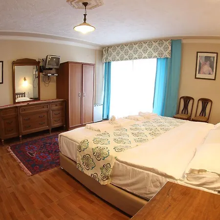 Rebetika & Bistro Hotel 3*
