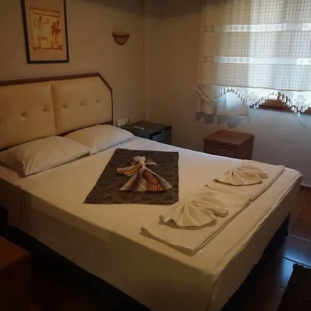 Rebetika & Bistro Hotel 3*