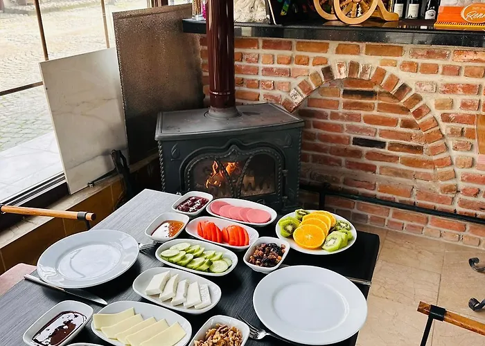 فندق Rebetika & Bistro 3*