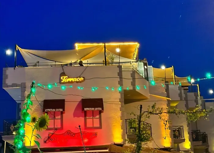 فندق Rebetika & Bistro 3*