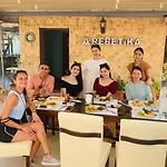 Rebetika & Bistro מלון 3*