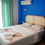 Rebetika & Bistro מלון 3*