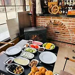 מלון Rebetika & Bistro 3*