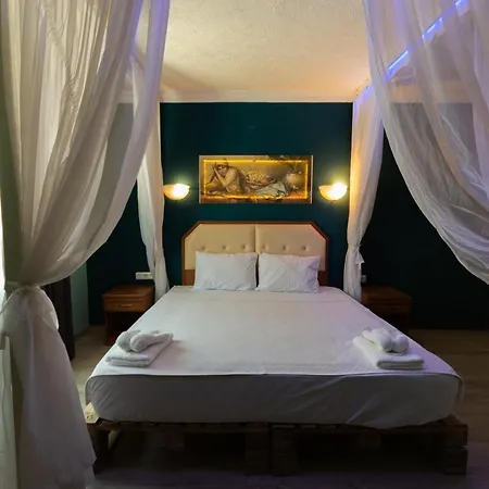 Rebetika & Bistro Hotel