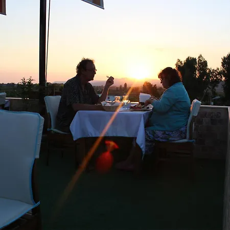 Rebetika & Bistro סלצ'וק