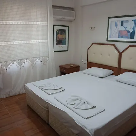 Ξενοδοχείο Rebetika & Bistro 3*