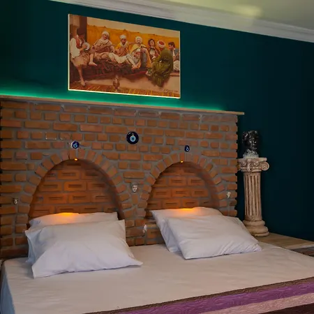 Rebetika & Bistro Hotel